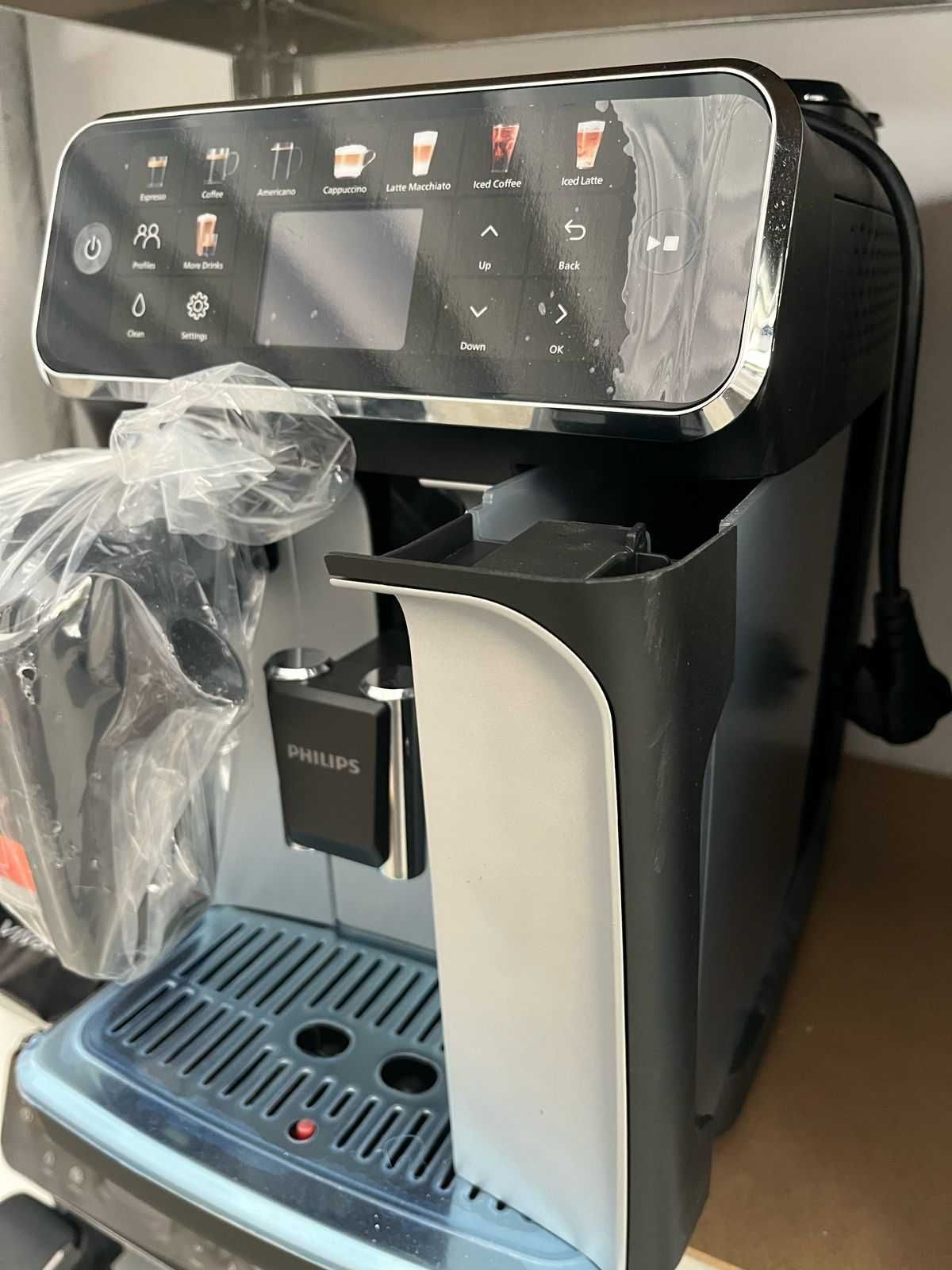 Продам кофемашину PHILIPS 5500 LATTE GO