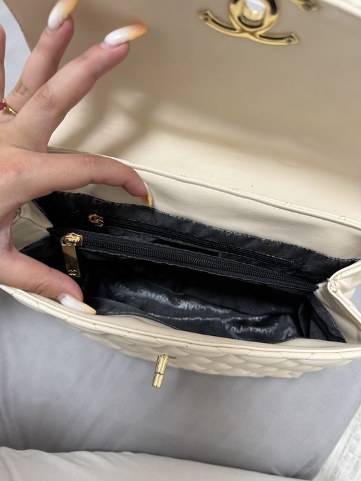 Чисто нова шанел чанта