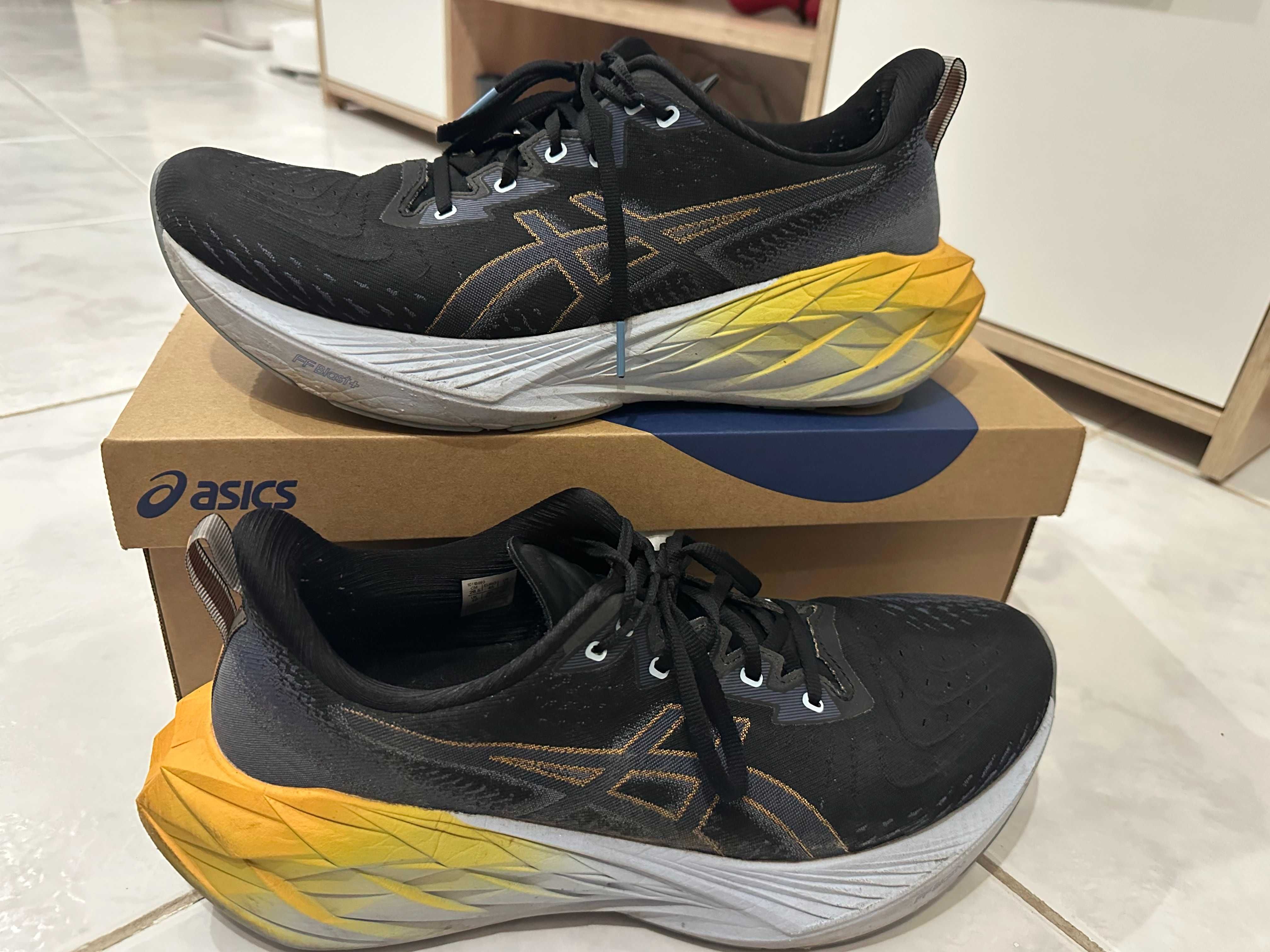 Обувки за бягане ASICS Novablast 4 - 45.0 (EU), Черни, Мъжки