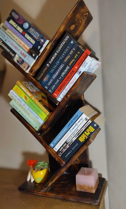 Етажерка за книги от дърво