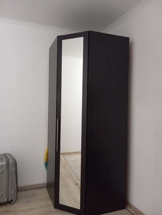 Угловой шкаф продам срочно