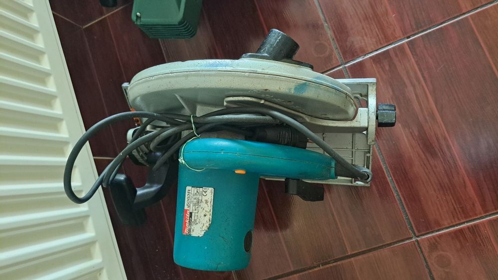 Vînd circular Makita 5903-R