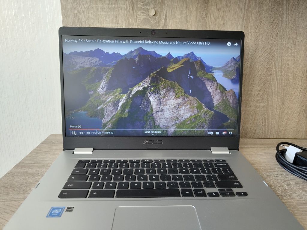 Asus Chromebook C523N работи перфектно