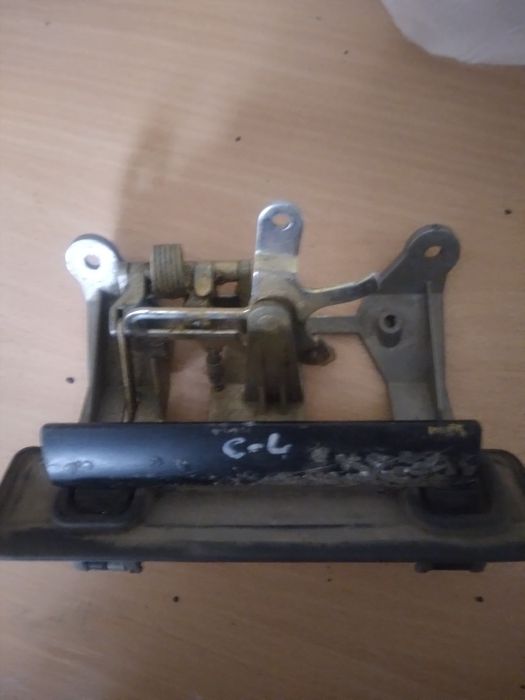 Ауди 100с4 ручка багажника