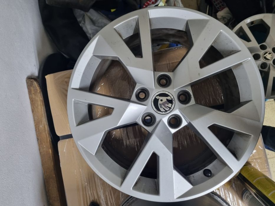 Genti de 17 toli  de Skoda Scout  2016-2020