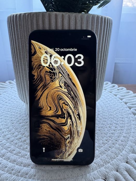 Iphne xs 64gb.
