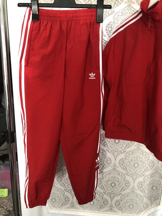 Trenig adidas nou culoare rosu pantalon cu talie inalta