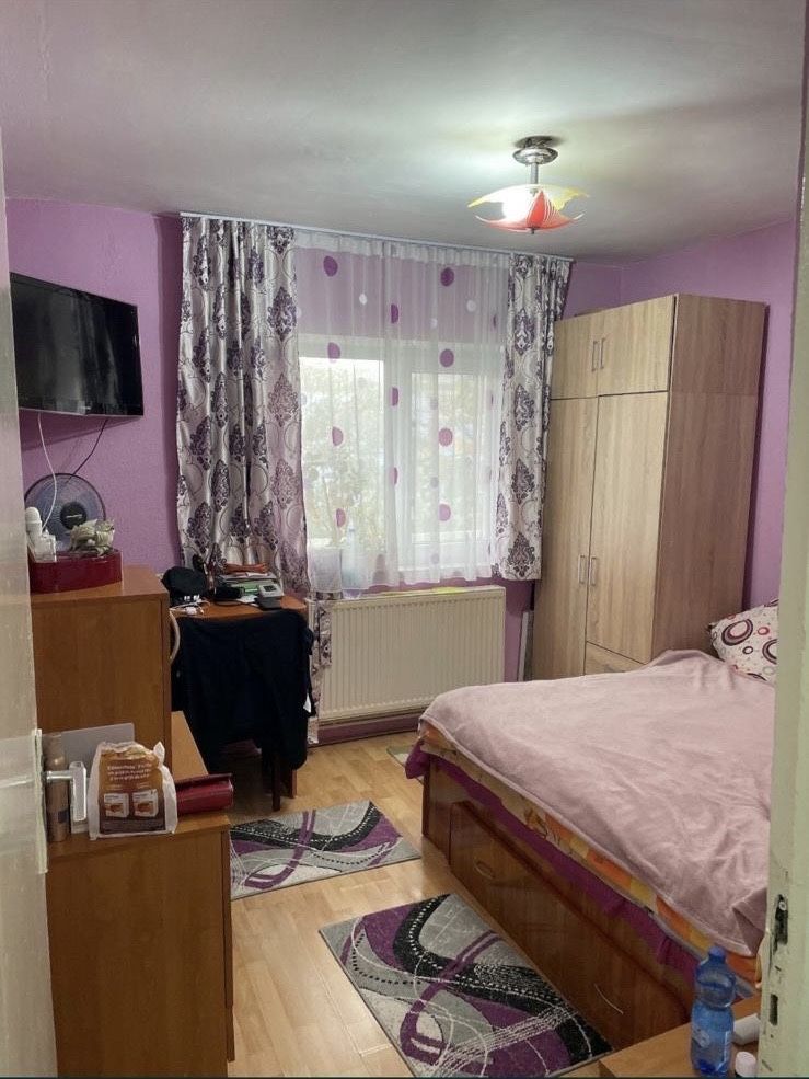 Apartament 3 camere decomandat, et. 4/4 cu acoperis