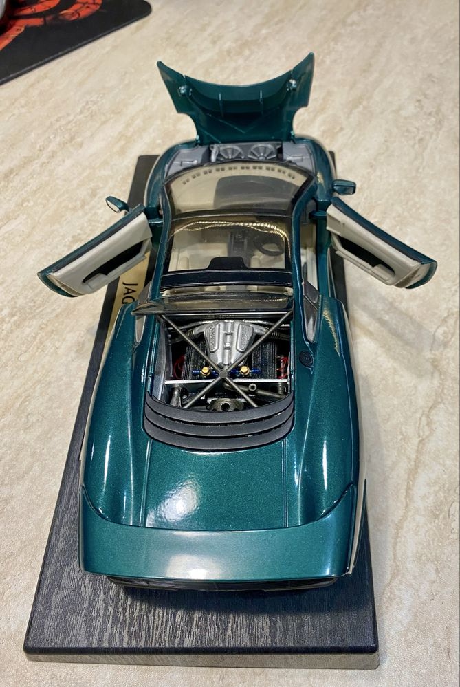 Jaguar XD 220 1992 Maisto, 1:18 размер, дължина 27 см