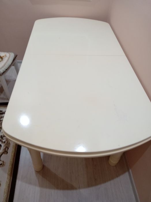 Стол гостиный 2м.Ширина1м. раздвижном состояние 2,5м.