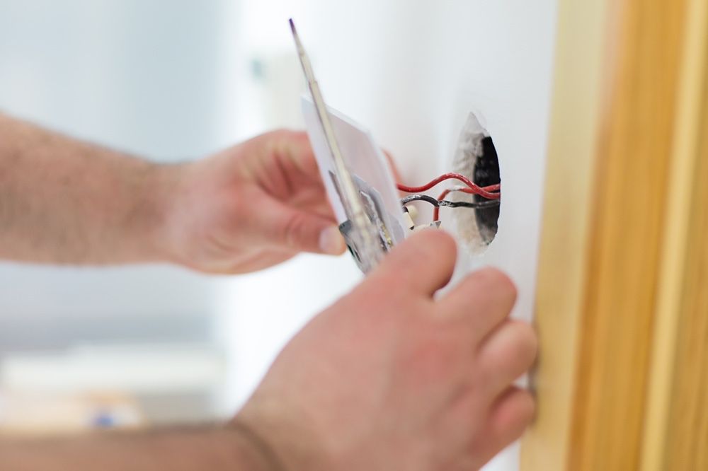 Electrician autorizat Ploiesti interventii electrice 24/7 automatizări