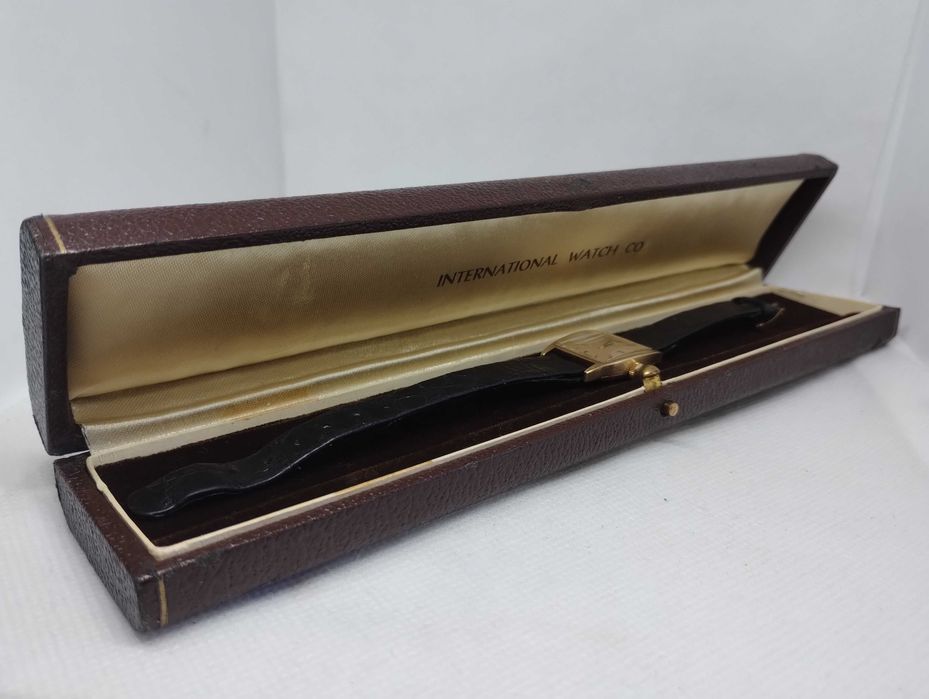 Дамски часовник IWC Classics 18- Karat gold Full Set Swiss Made 60's.