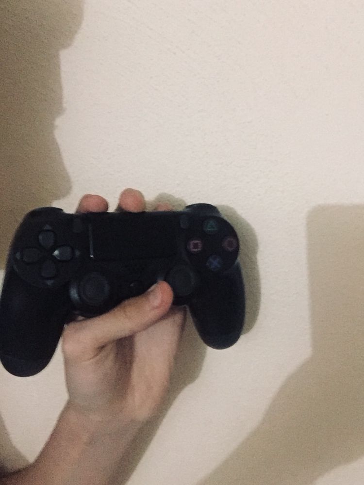 Vand consolă Ps4 URGENT