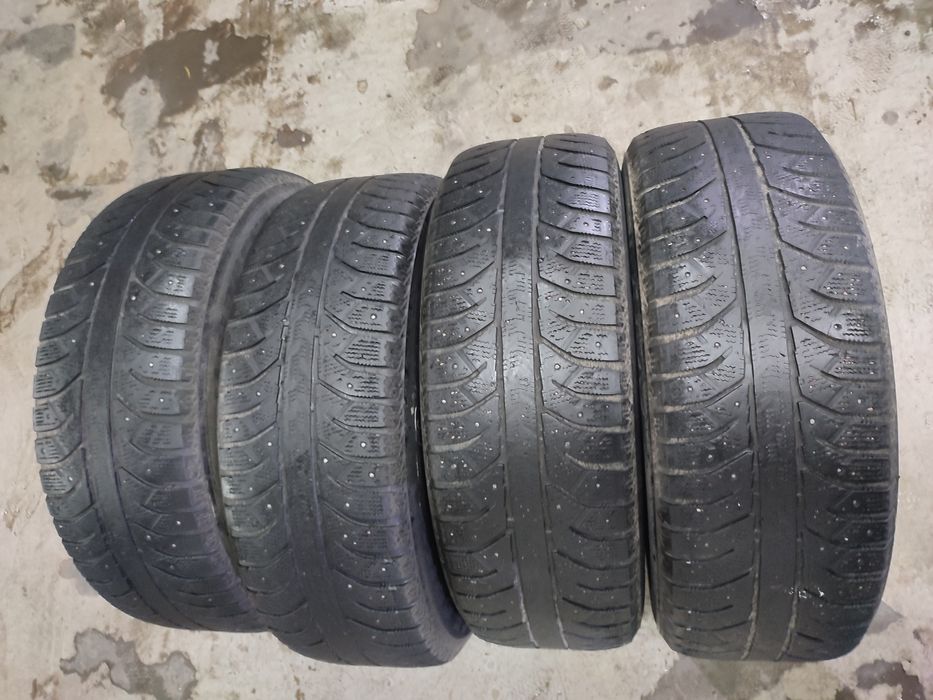 Продам комплект резины 235/65/17