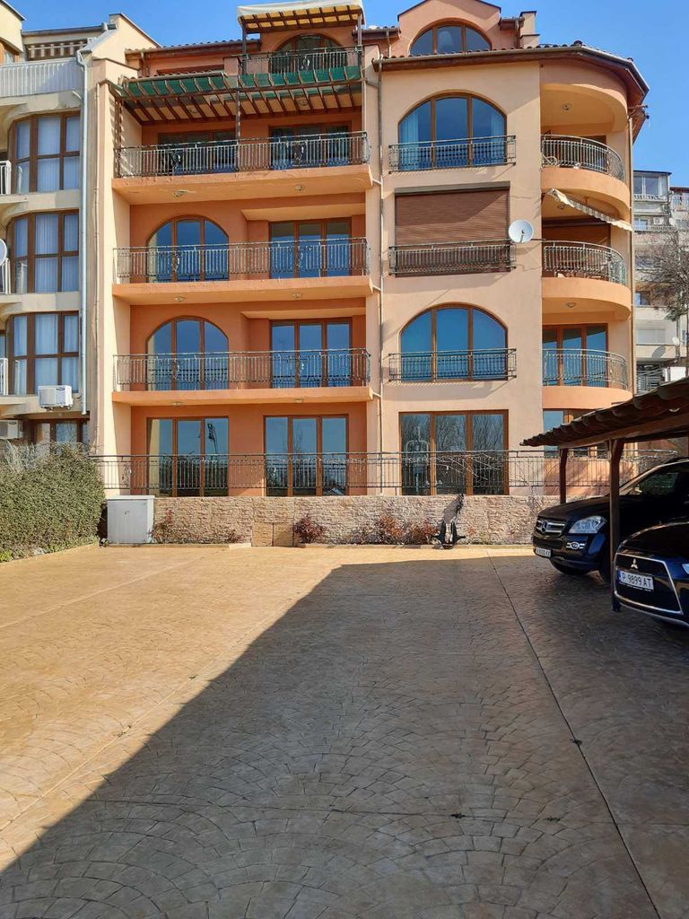 Продава се Тристаен апартамент в Търговище, Център - 107 кв.м за 1496 €/кв.м - Снимка #3