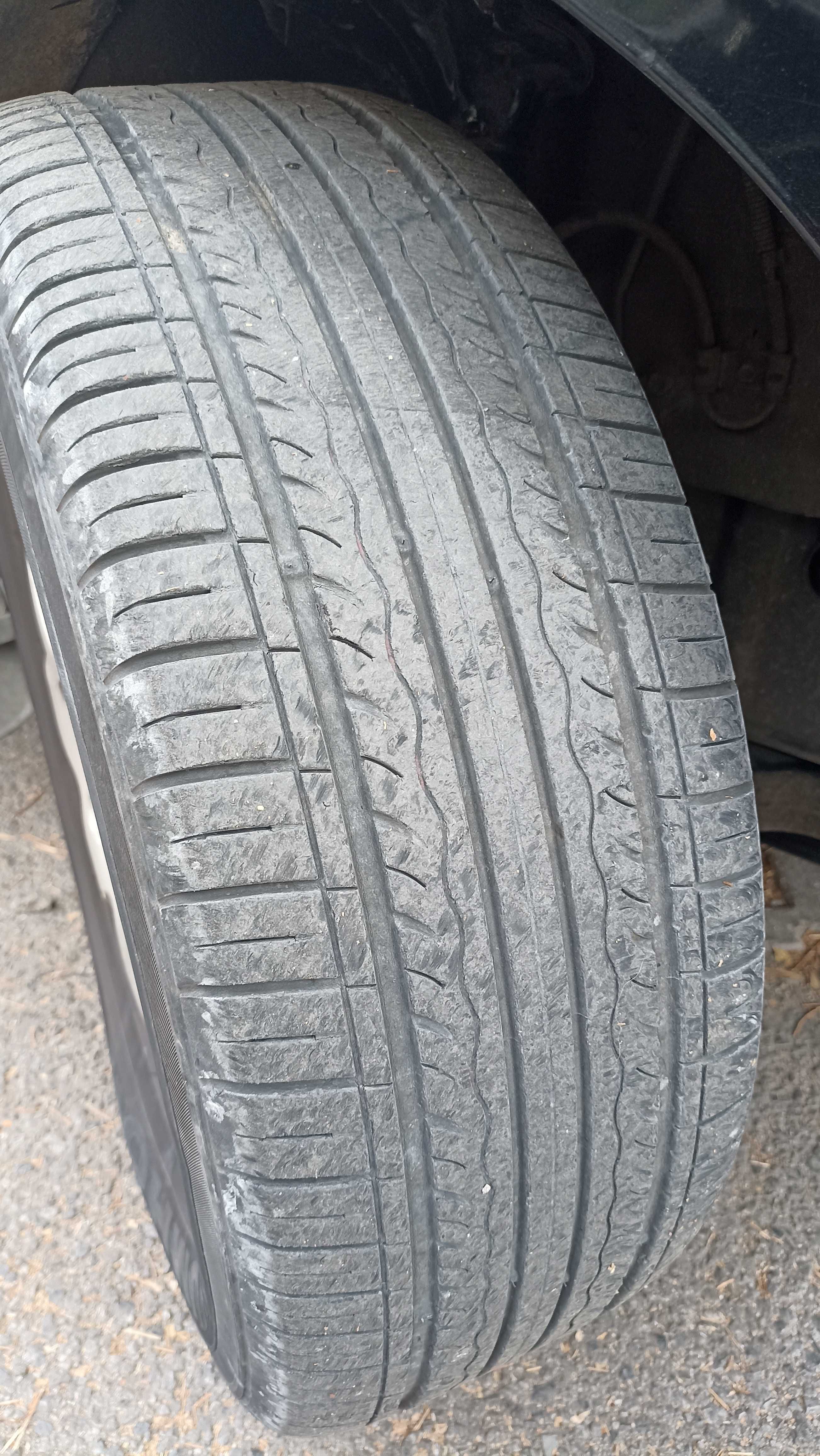 2 бр летни гуми Kumho Solus kh17 235/60R16 100H