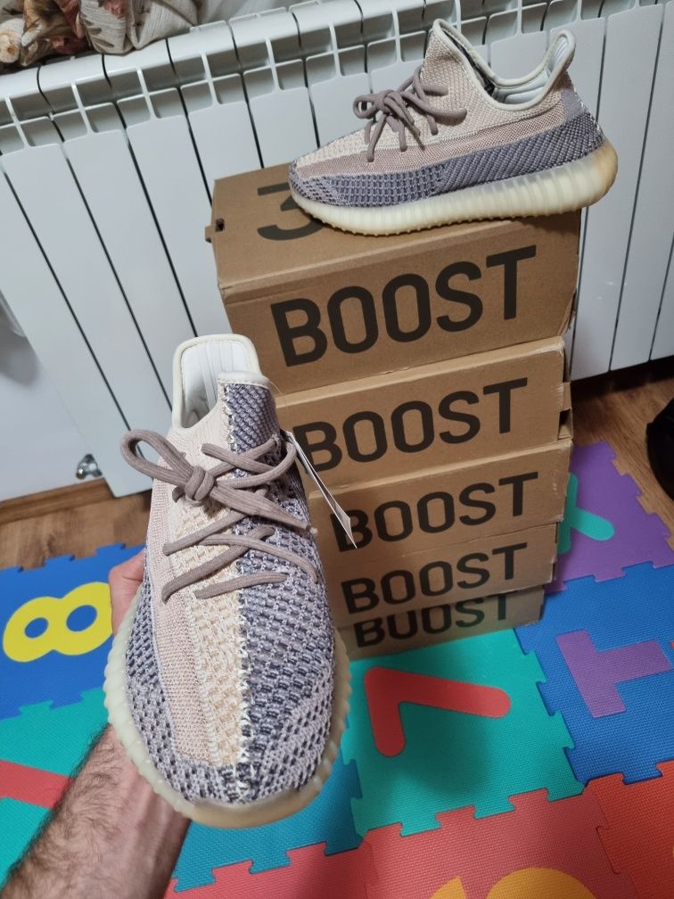 43 1/3 Yezzy boost v2 ash pearl