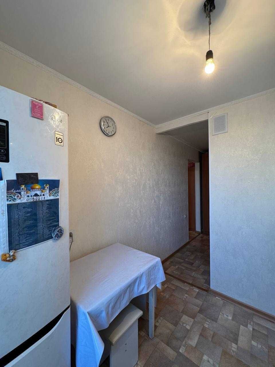 Продам 2 к.кв на 8 мкр.