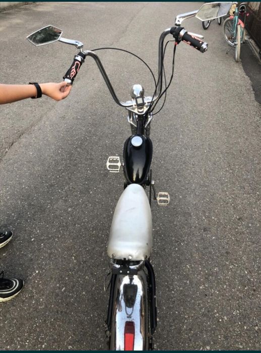 Bicicleta chopper cu motor