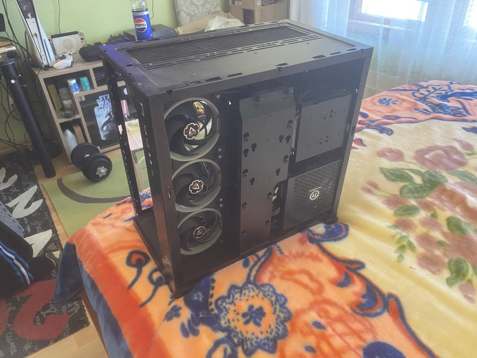 Продавам геймърска кутия Lian Li 8 Der auer