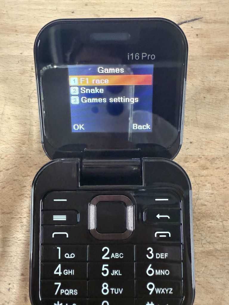 Сгъваем мобилен телефон i16 Pro – 2 SIM, камера, фенерче, FM радио