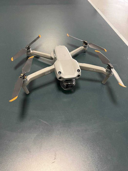 Почти нов дрон DJI Air 2S - пълен комплект + кутия