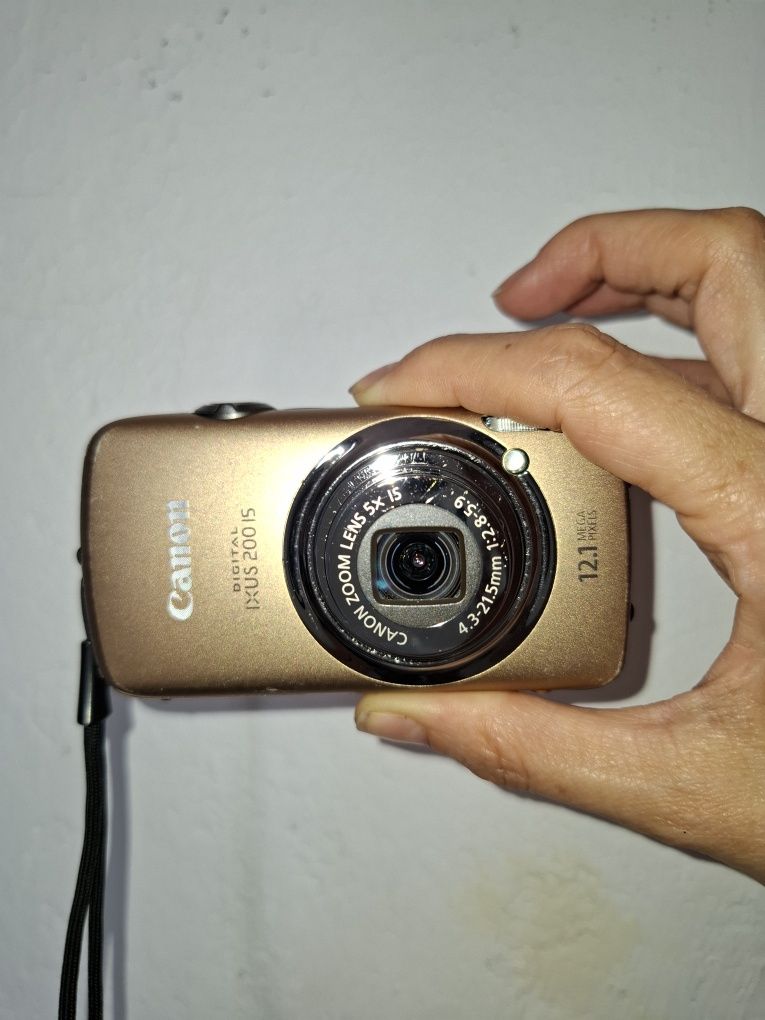 Комплект Компактен дигитален фотоапарат Canon digital IXUS 200is