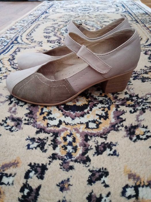 Дамски обувки с ток