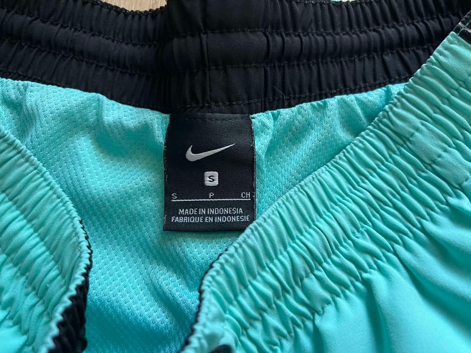мъжките бански шорти Nike S