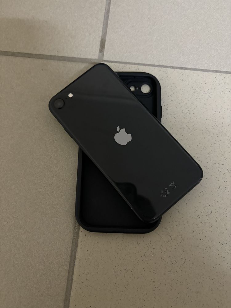 iPhone Se 2020год