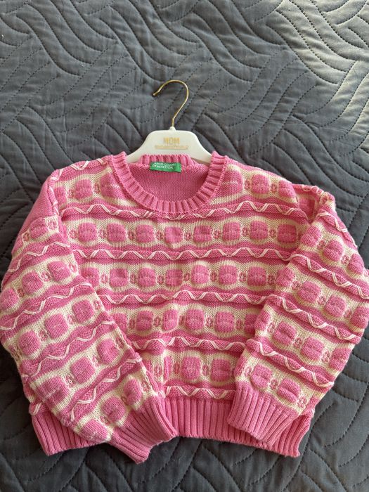 Пуловери,Абсолютно запазени.Обличани 1-2 пъти.На етикетс пише размерс