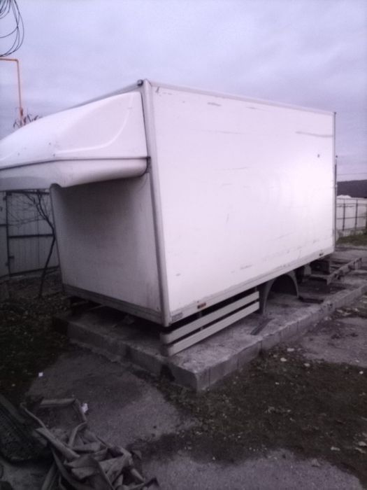 Cub iveco pentru  8 europaleti cu lift