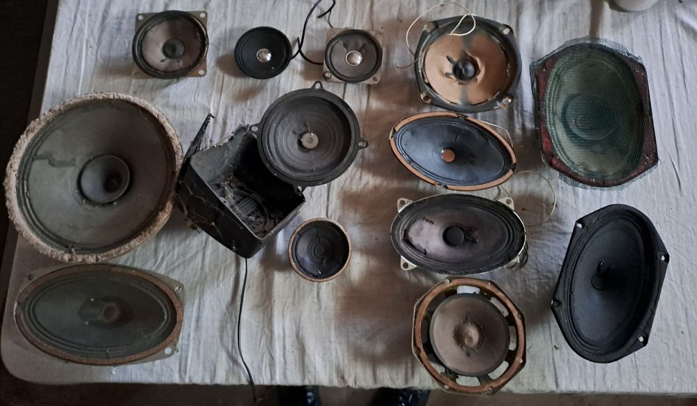 13 difuzoare diferite marimi