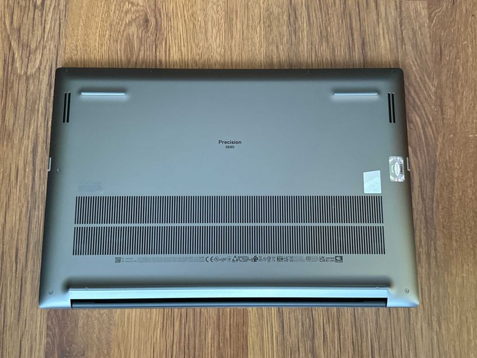 16' Ultra 7 165H DELL Precision 5690 64GB LPDDR5x/512GB/RTX 1000 Ada