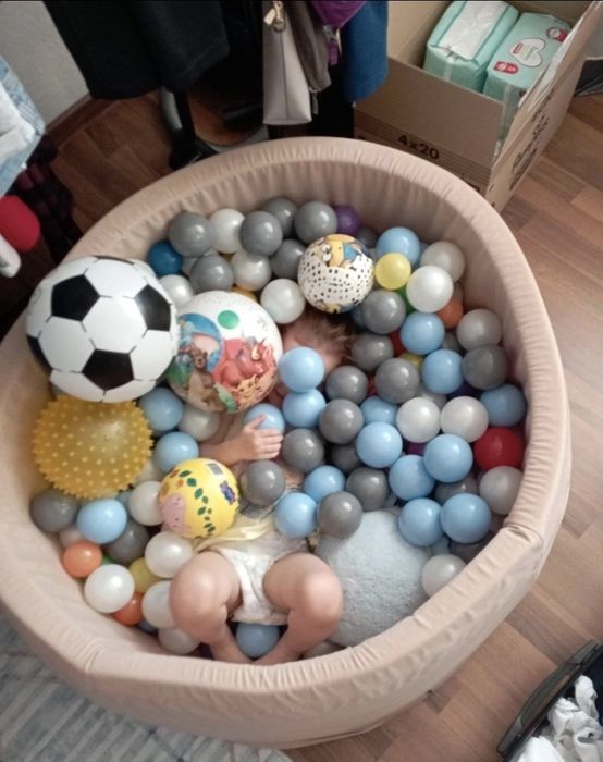 Piscina uscata cu bile copii