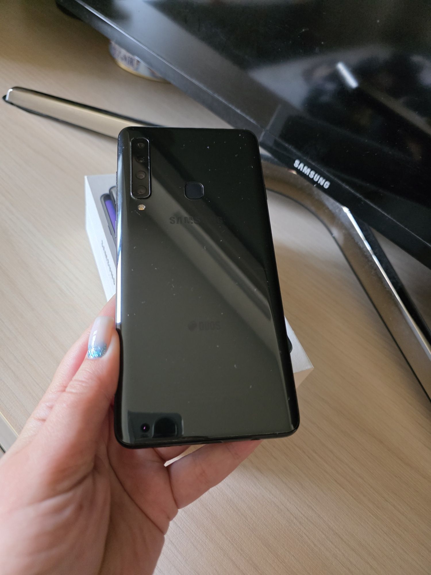 Samsung galaxy A9
Телефона е в перфектно състояние,