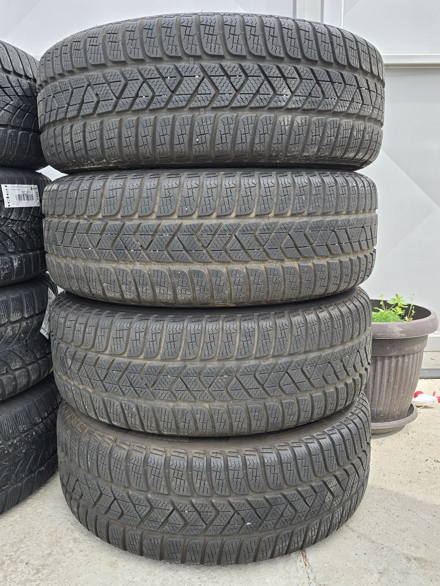 4 Броя 215/60/16 Pirelli 6,5mm
