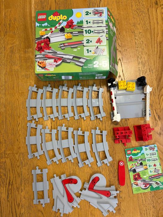 LEGO DUPLO 10882 - Релси за влак с бариера