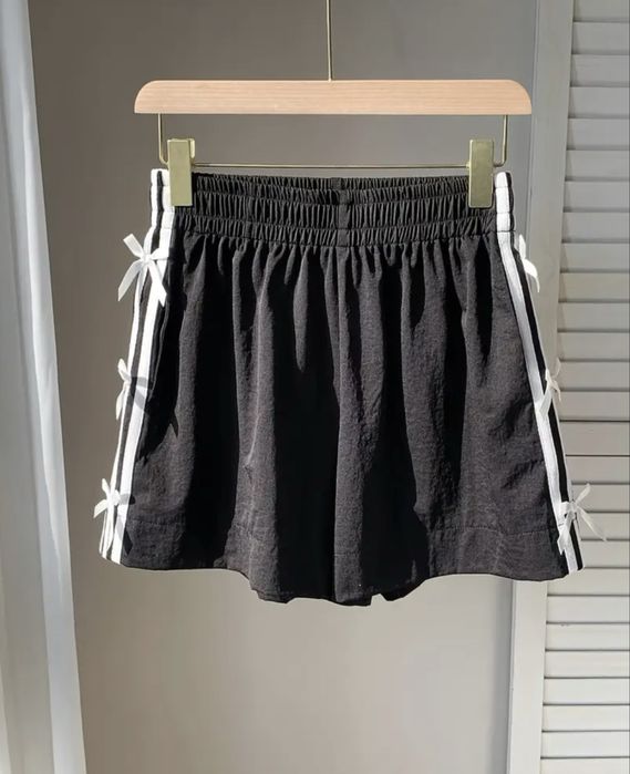 Шорты с бантиками по бакам и карманами