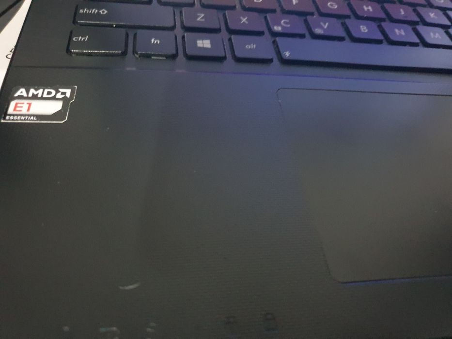 Laptop ASUS X552EA – AMD, 12GB RAM, Windows 10 – touchpad defect