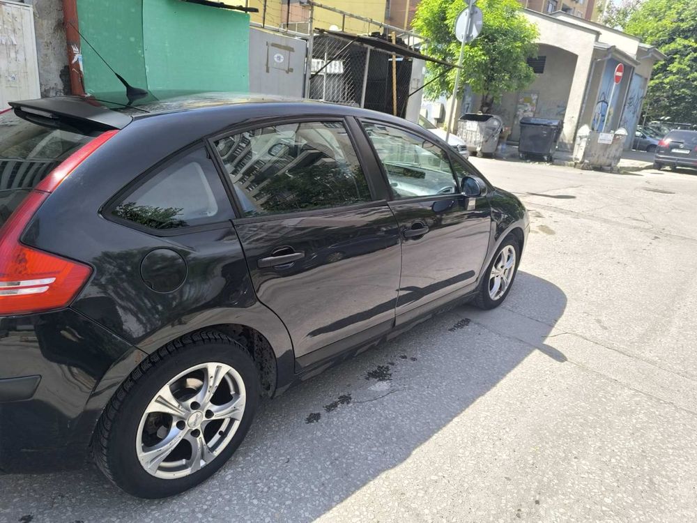 Автомобил Citroen C4