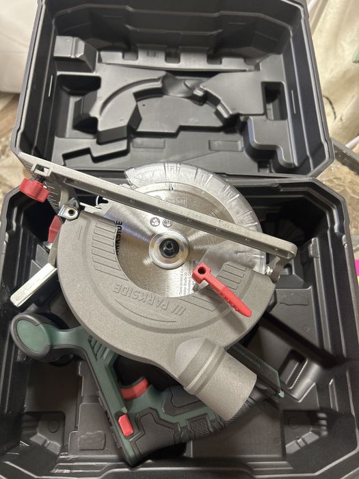 Акумулаторен циркуляр parkside