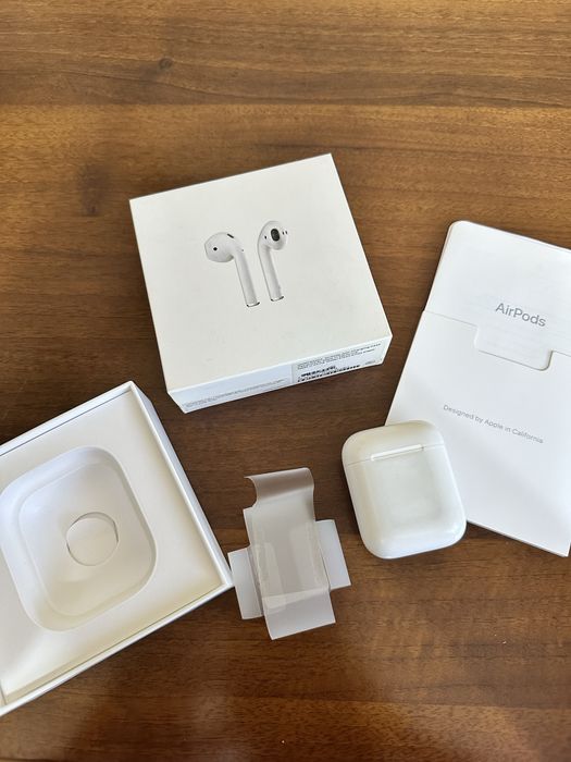 Продается AirPods
