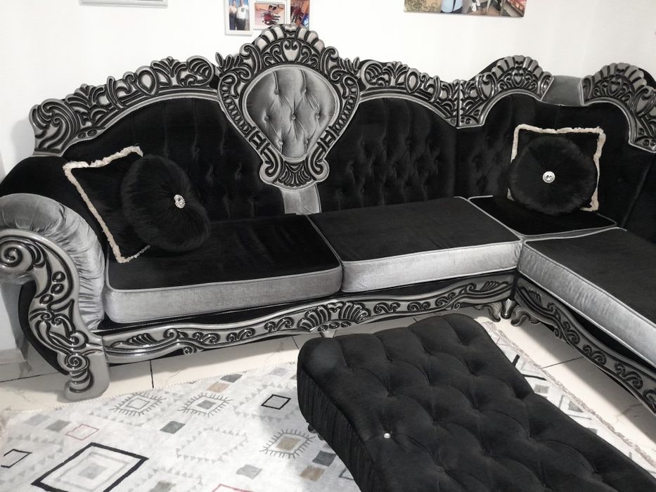 Colțar matrimonial catifea în stare perfecta cu 6 perne