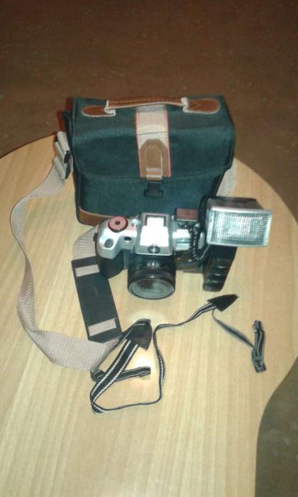 Vând aparat foto cu film