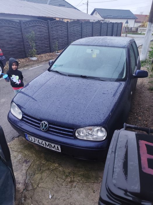 Se vinde golf 4 an 2002 1.6benzina 1000 de euro