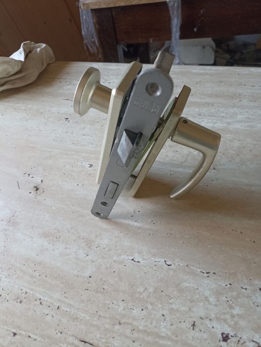 Yala cu manere si butuc