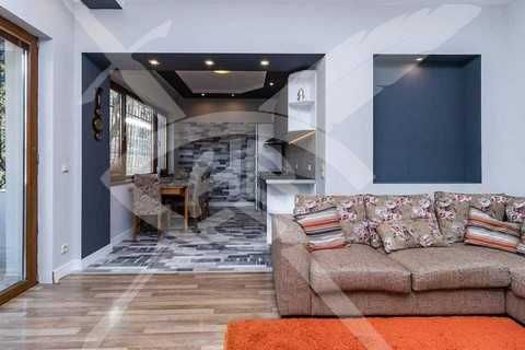 Дава се под наем Тристаен апартамент в Варна, Червен площад - 91 кв.м за 900 € - Снимка #2