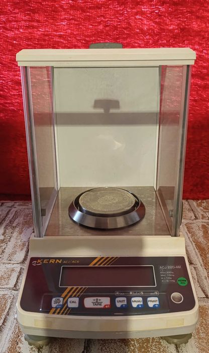 Керн Аналитична везна