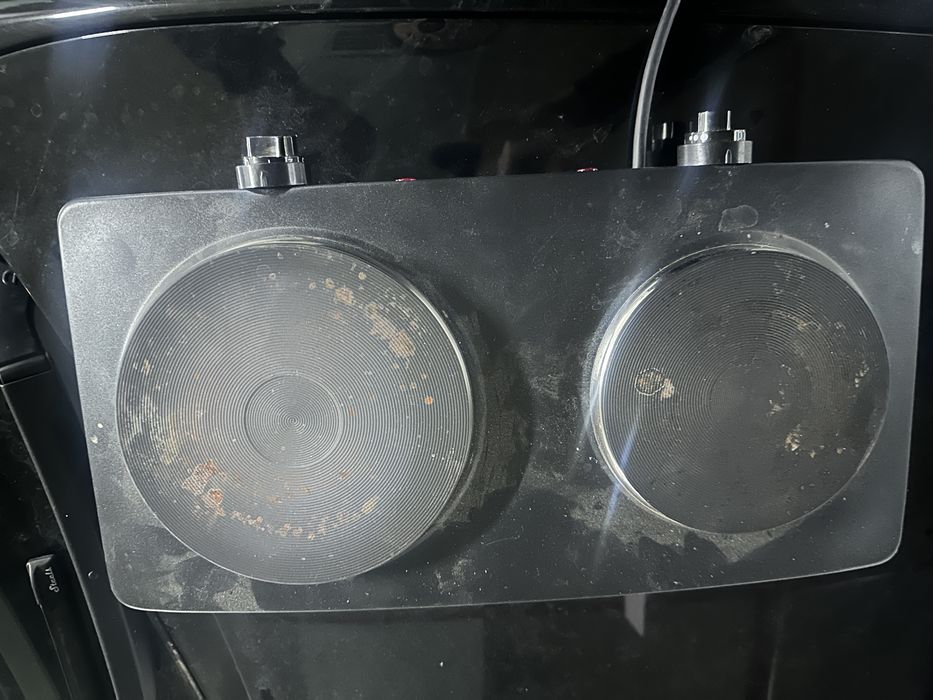 Элестрическая двухкомфорная плита.